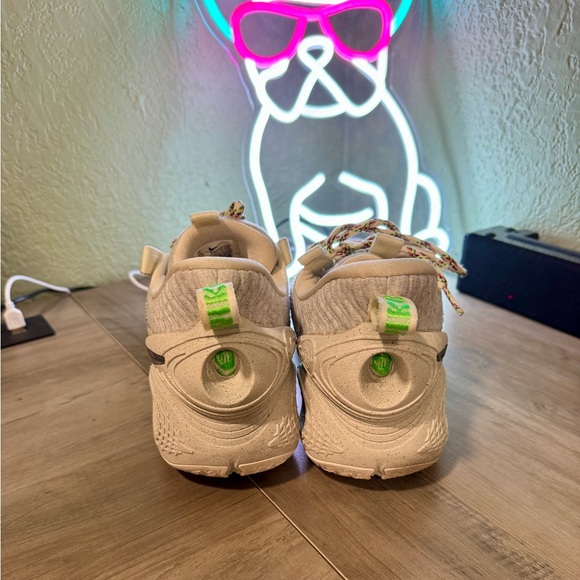 Nike Mens Cosmic Sneakers- like new - Picture 9 of 11